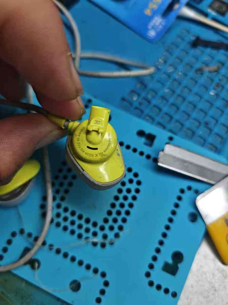 Bose SoundSport蓝牙无线耳机待机时间短拆解更换电池