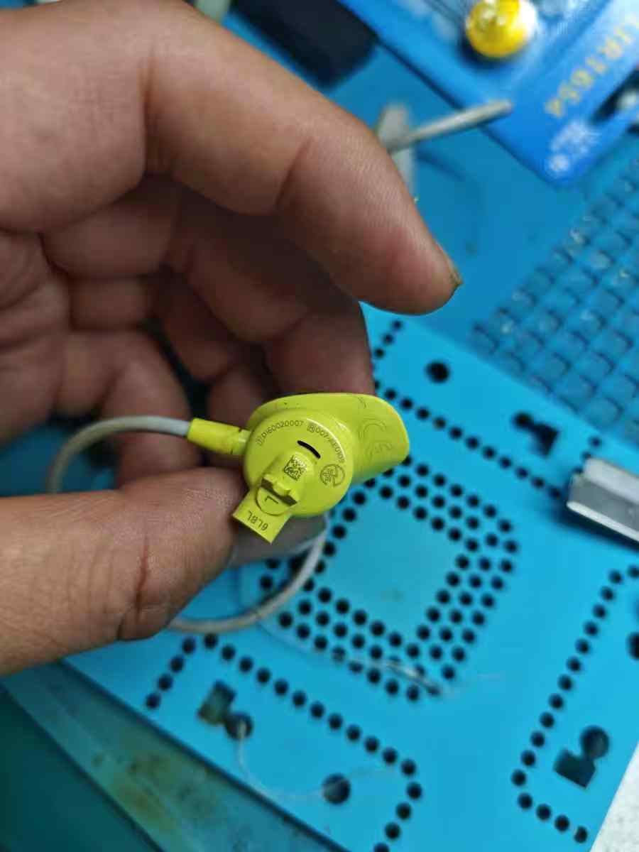 Bose SoundSport蓝牙无线耳机待机时间短拆解更换电池