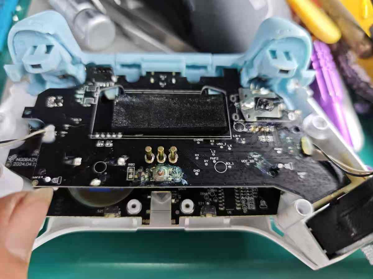 澳加狮AOLION K10游戏手柄进水腐蚀不开机拆解维修
