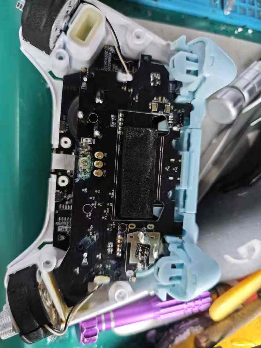 澳加狮AOLION K10游戏手柄进水腐蚀不开机拆解维修