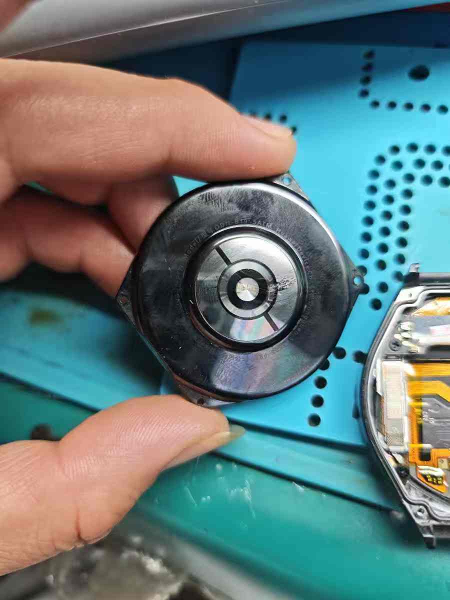 华为WATCH GT 3保时捷款进水屏幕不亮拆解维修