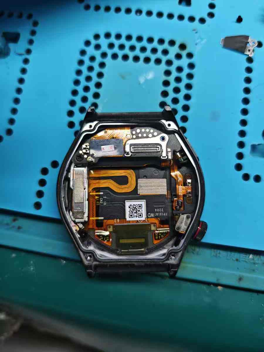 华为WATCH GT 3保时捷款进水屏幕不亮拆解维修