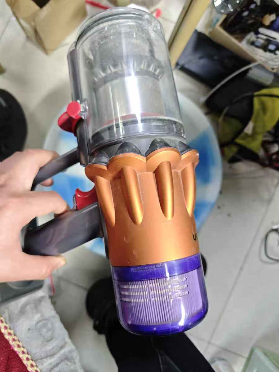 戴森吸尘器V12有异味拆解清理灰尘