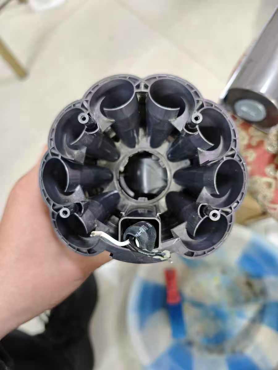 戴森吸尘器V12有异味拆解清理灰尘