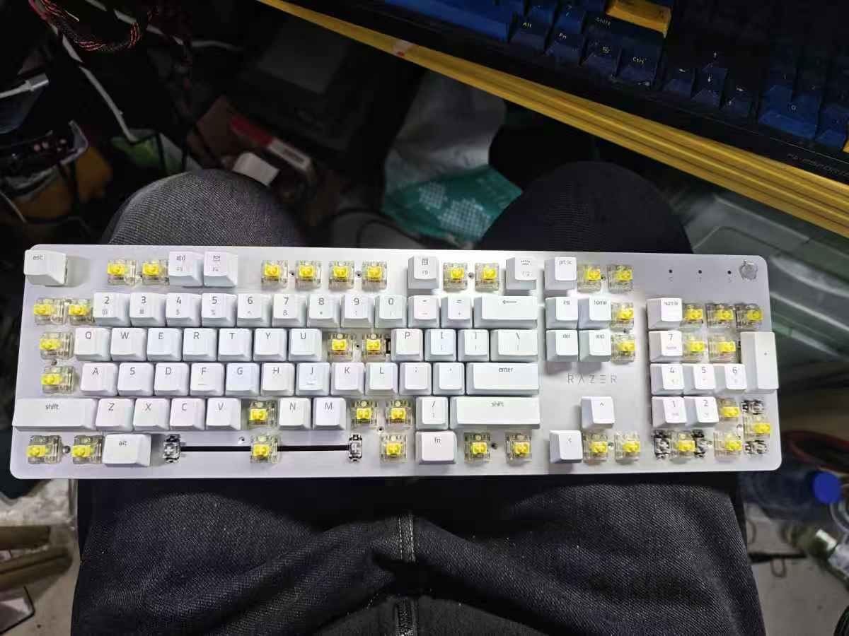 雷蛇RZ03-0411机械键盘按键失灵拆解维修