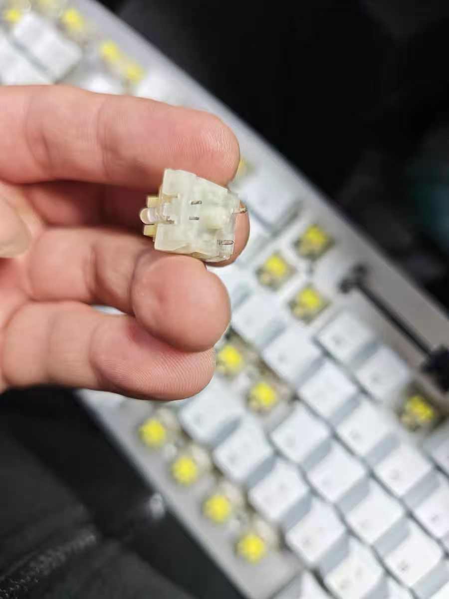 雷蛇RZ03-0411机械键盘按键失灵拆解维修