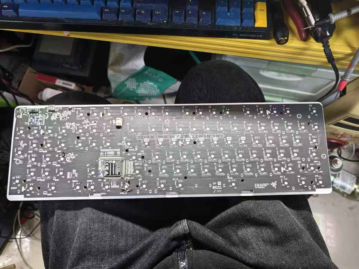 雷蛇RZ03-0411机械键盘按键失灵拆解维修