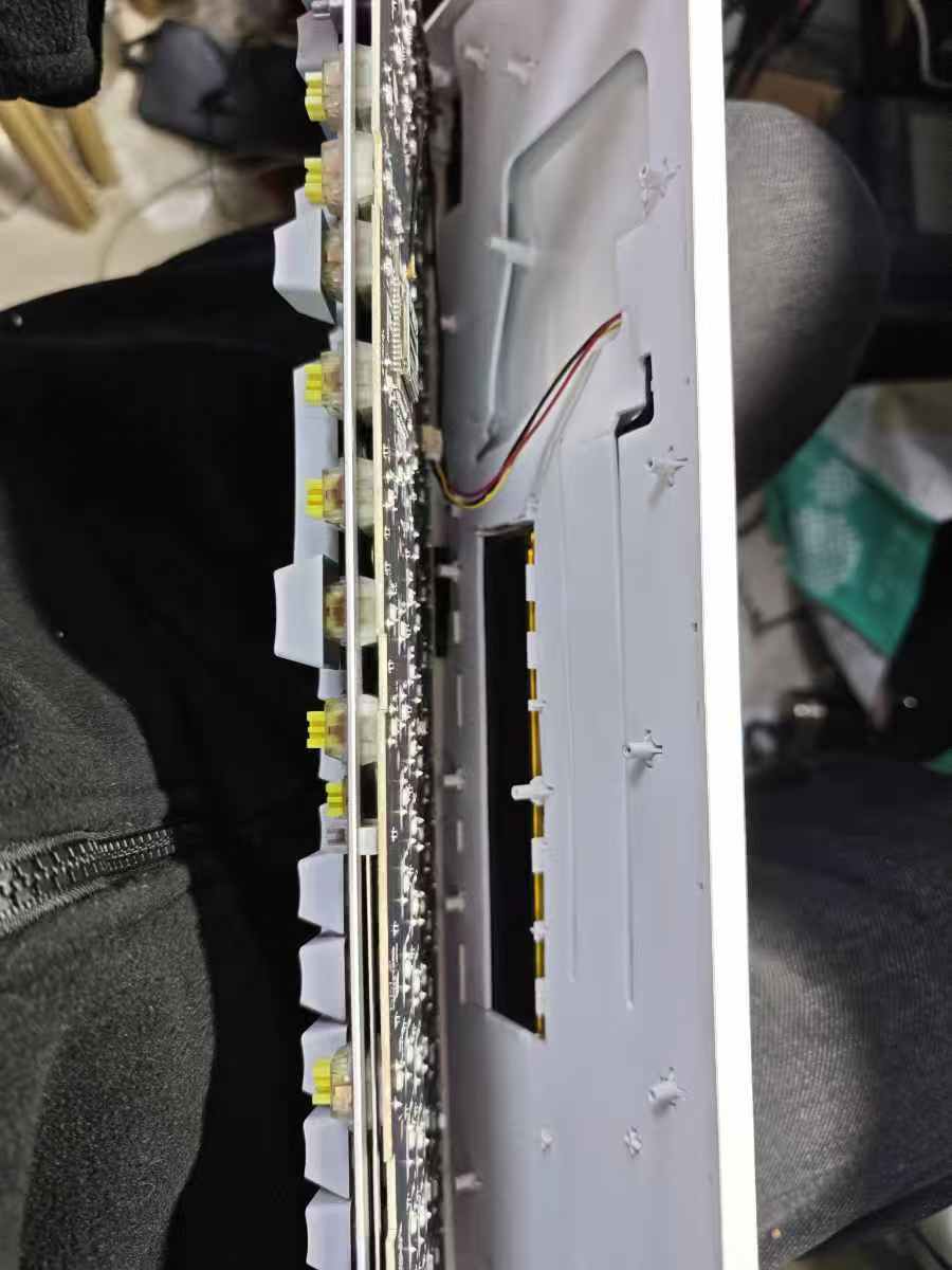 雷蛇RZ03-0411机械键盘按键失灵拆解维修