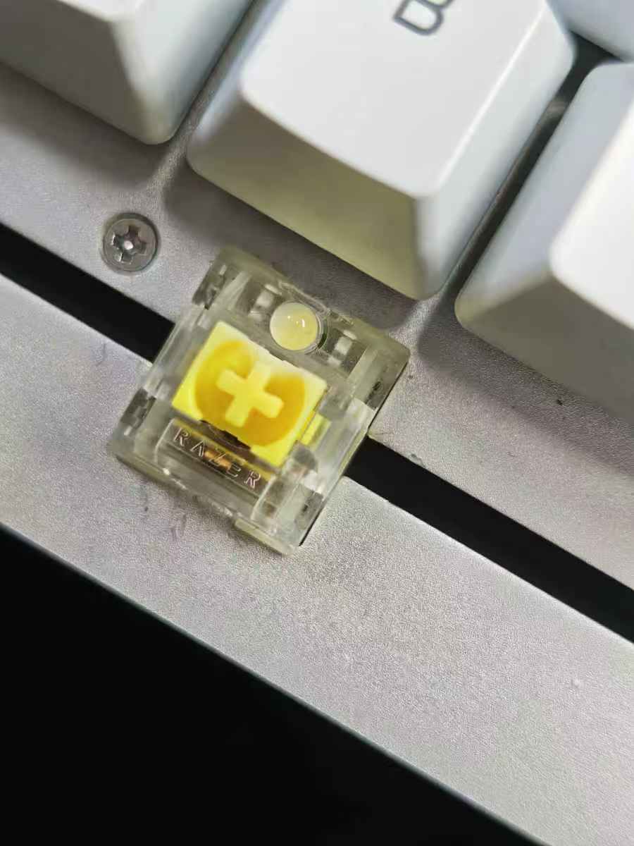 雷蛇RZ03-0411机械键盘按键失灵拆解维修